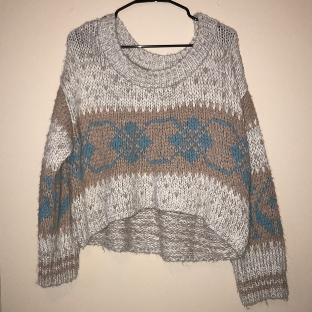 Long sleeved-knitted sweater
